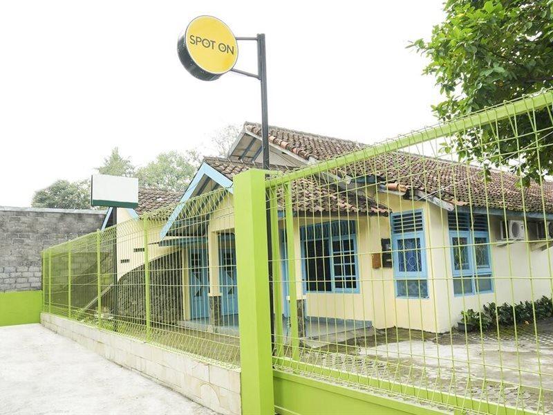 SPOT ON 2275 Omah Jm Hotel Beran Kidul Bagian luar foto