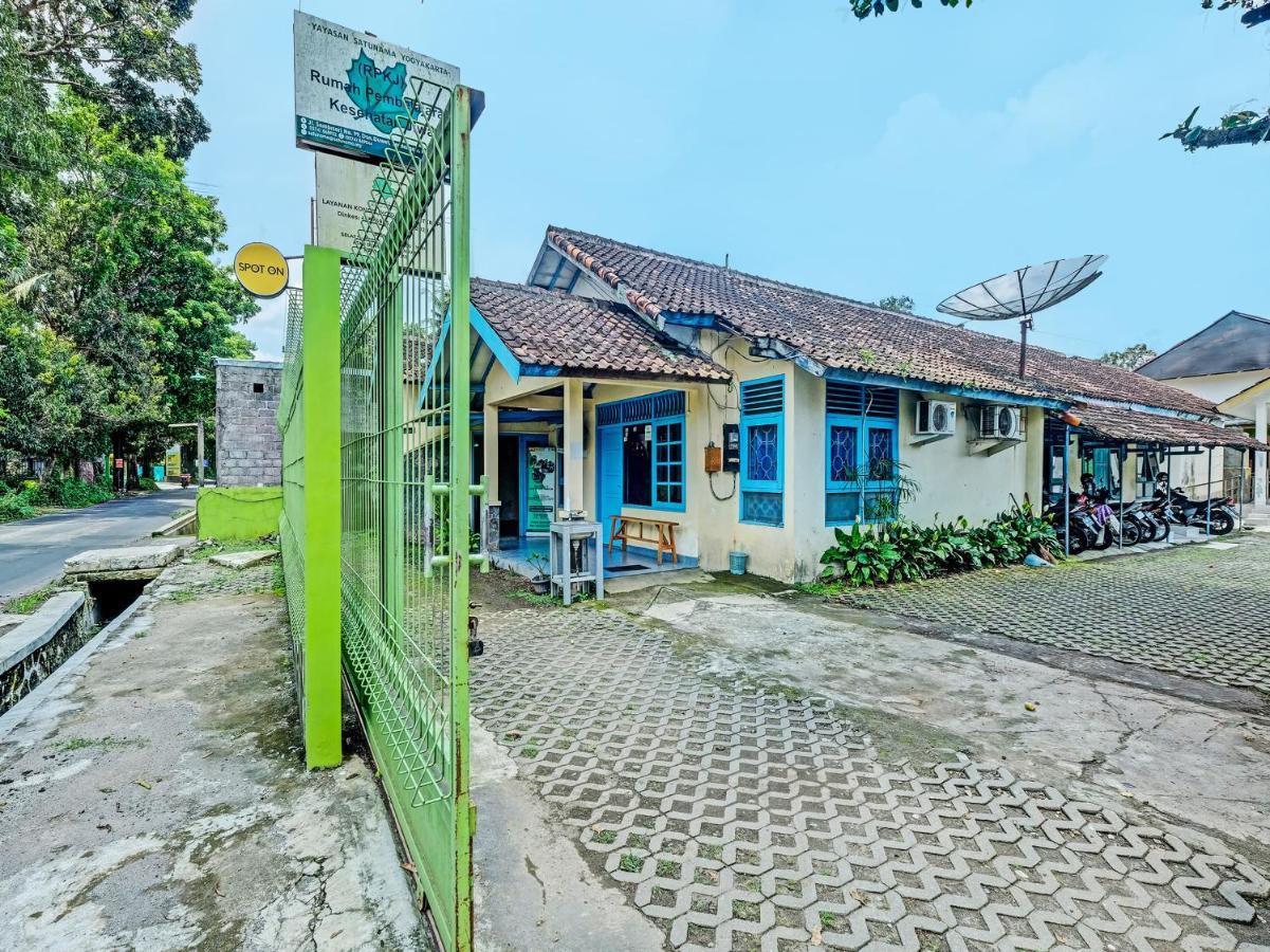 SPOT ON 2275 Omah Jm Hotel Beran Kidul Bagian luar foto